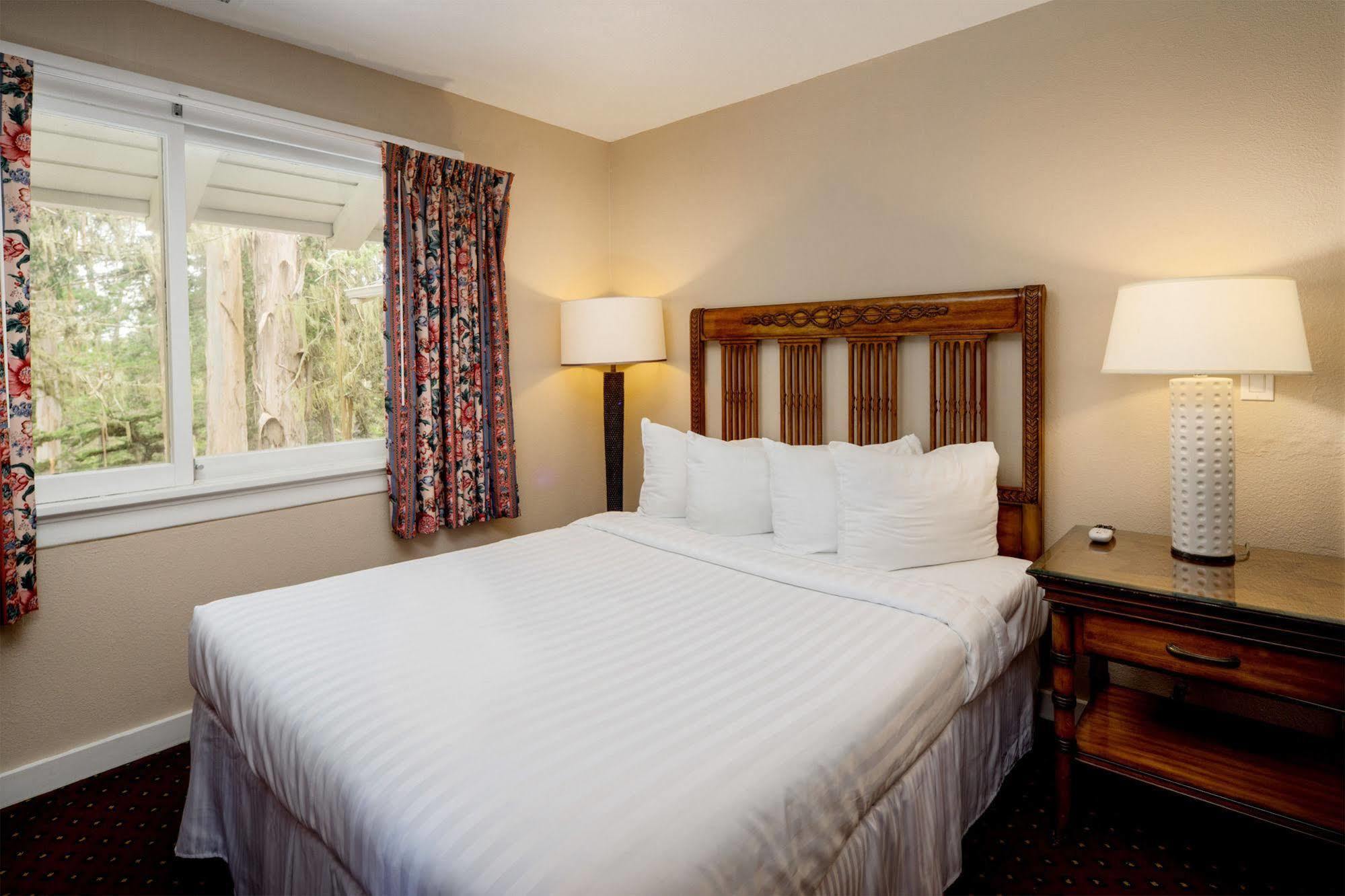 Butterfly Grove Inn Pacific Grove Exterior foto
